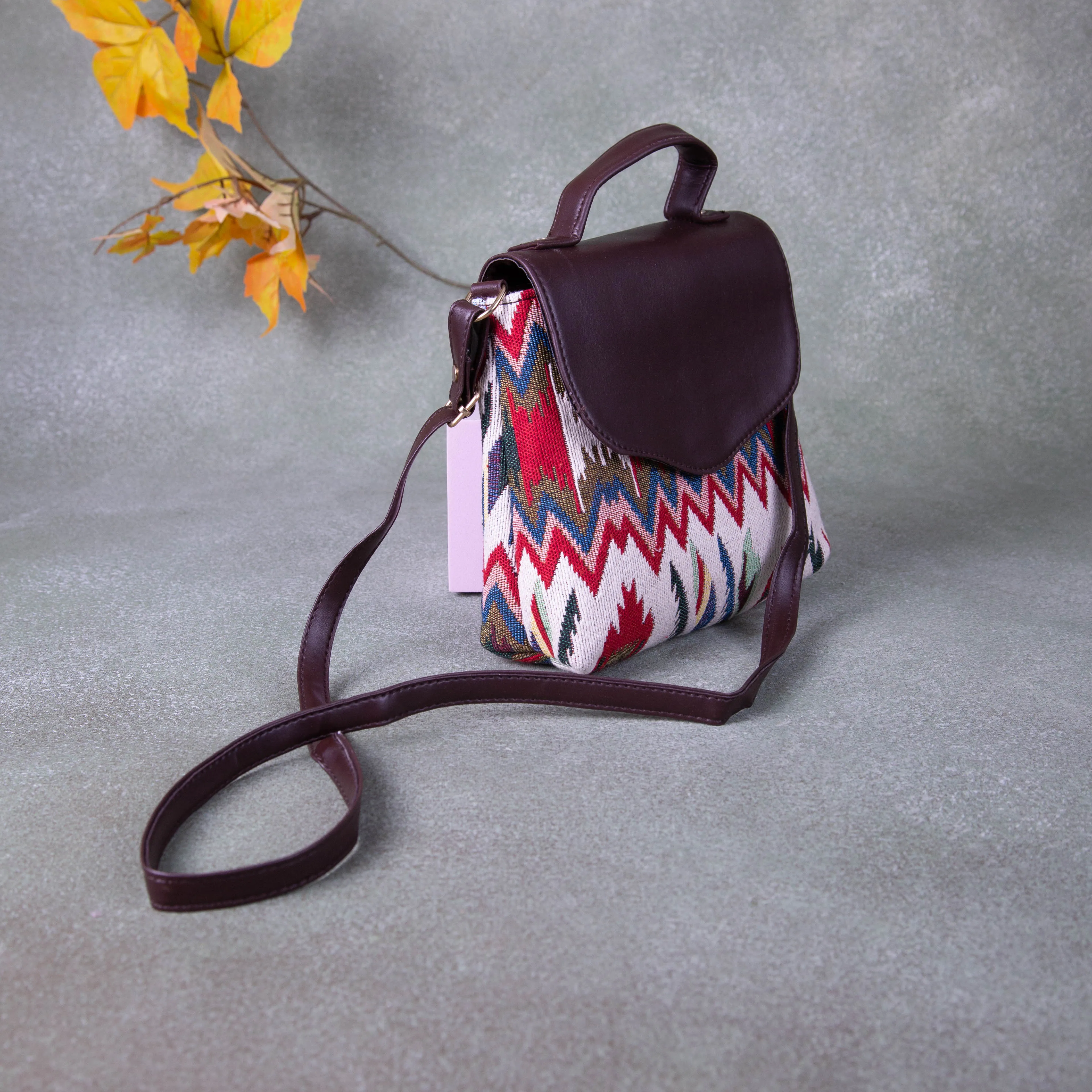 Regular Slings white with Red Colour Zig zag Design.